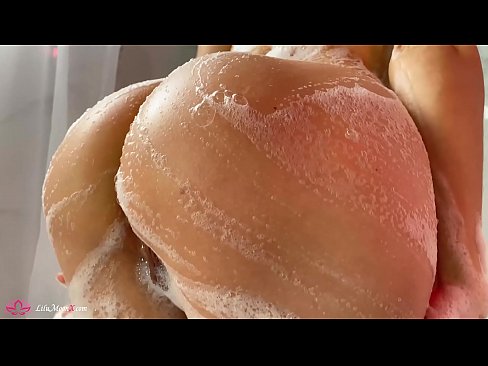 ❤️ Brunette په شاور کې د شدید orgasm لپاره د وایبرټر سره بلی مشت زنی کوي ❤️❌ ❌❤